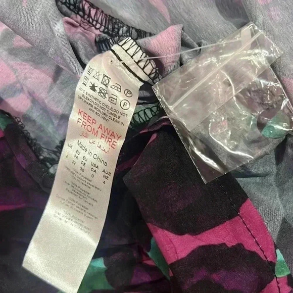 Nasty Gal Collection Puffy Sleeve Floral Print Button Up Blouse Size 0 NWOT - Picture 4 of 5